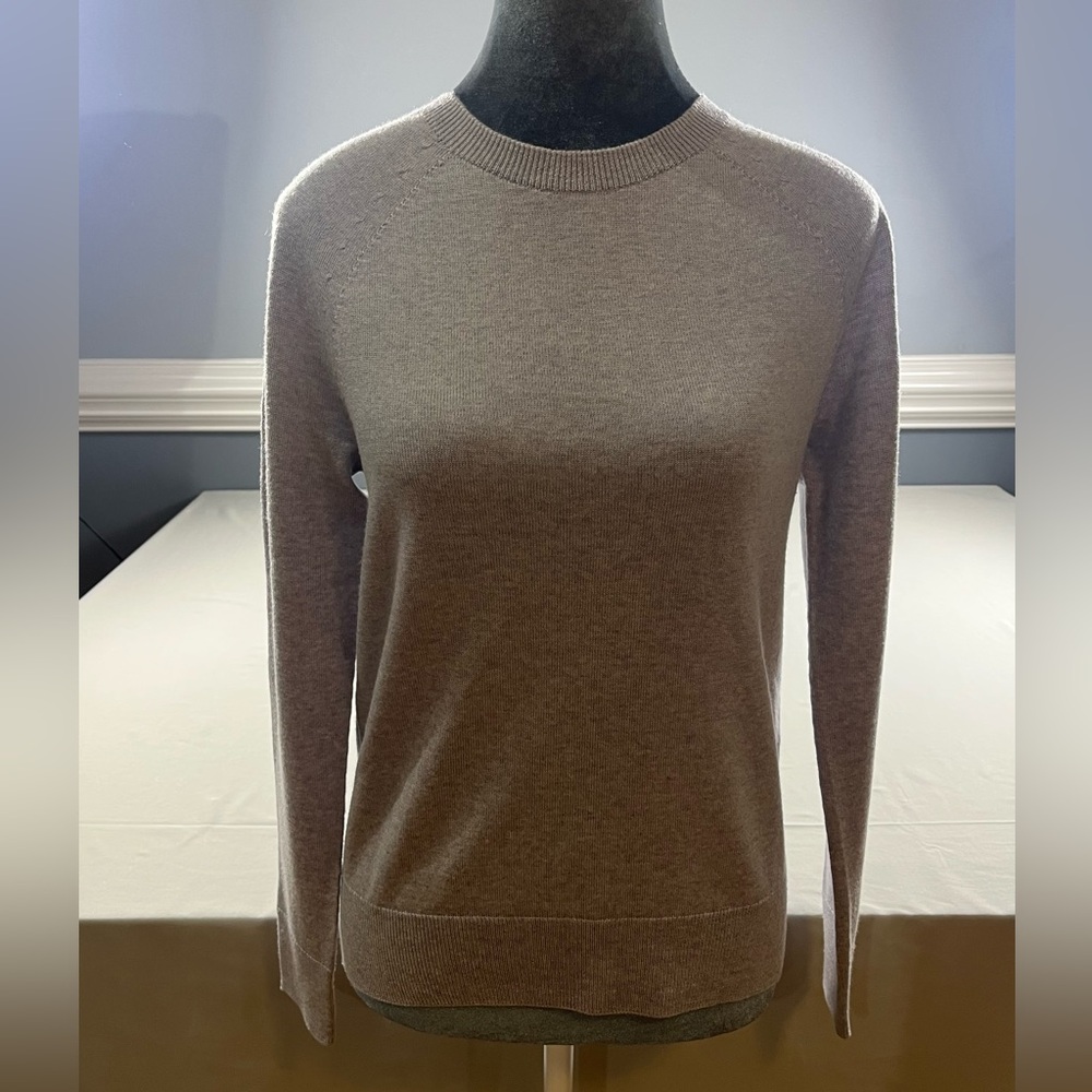 Banana Republic Women's 100% Merino Wool Sweater in Light Gray